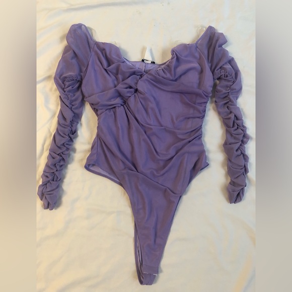 FASHION NOVA RUCHED SLEEVE LONG SLEEVE SNAP CROUCH BODYSUIT - Picture 4 of 10